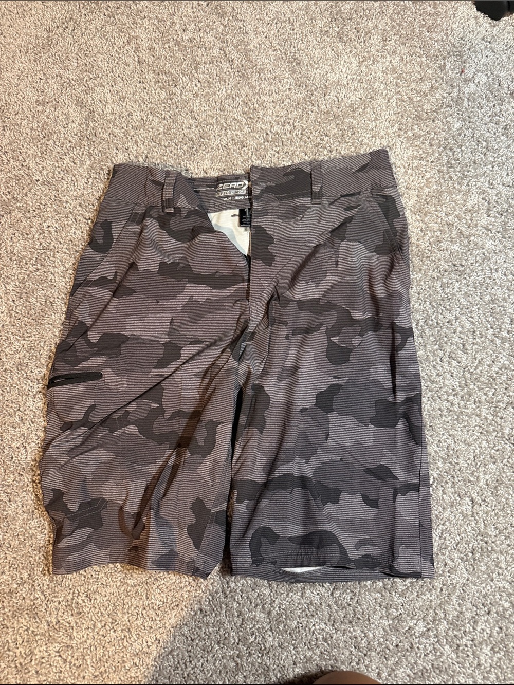 Men's Gray Camo Performance Golf Shorts